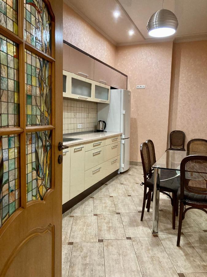 Large Apartment In The City Center Μουκάτσεβο Εξωτερικό φωτογραφία