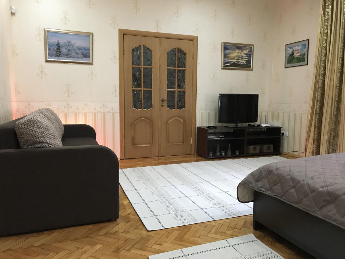 Large Apartment In The City Center Μουκάτσεβο Εξωτερικό φωτογραφία